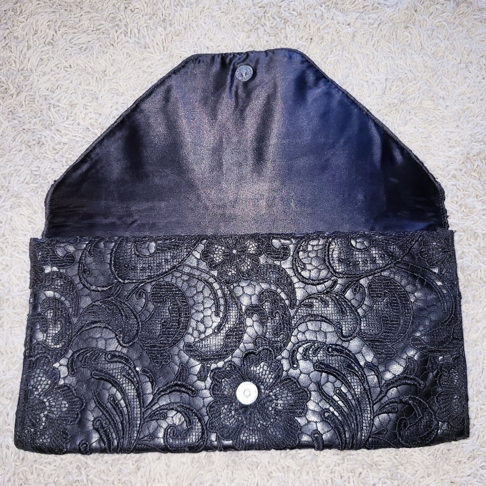 Jessica Simpson clutch